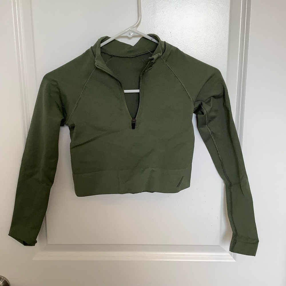 tala four leaf clover aster crop top